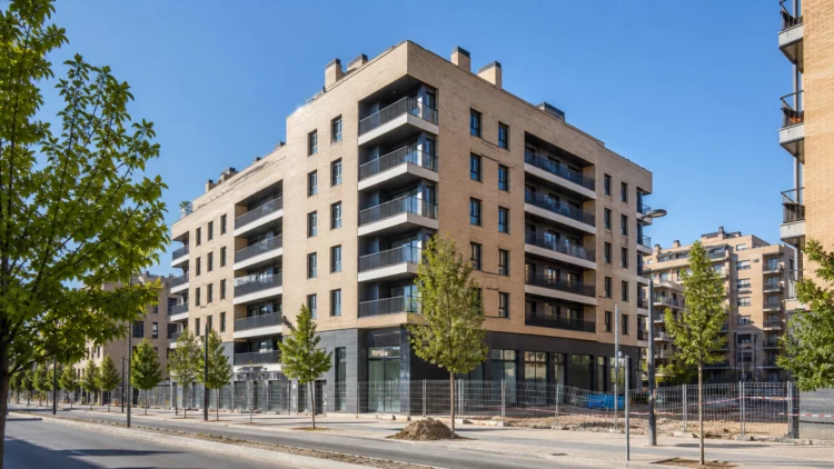 Edificio residencial de nueva construcción en el Ensanche de Vallecas